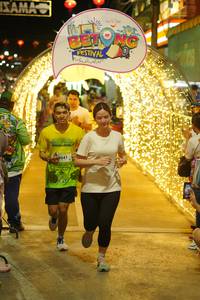 BIB: 041
                            <button type="button" onclick="openModal(21831576)" class="btn btn-primary btn-sm float-right btn-popup" data-toggle="modal" data-target=".modal-high-quality">
                        <i class="fas fa-shopping-cart"></i> Add to Cart
                    </button>
                                            <button type="button" onclick="isThisMe(21831576, true)" class="btn btn-success btn-sm float-right btn-popup btn-isme hidden" data-toggle="tooltip" data-placement="bottom" title="นี่คือรูปของคุณใช่ไหม คลิกที่นี่เพื่อเอาเข้าอัลบั้ม">
                        <i class="fas fa-plus"></i> Add to album
                    </button>
                    <button type="button" onclick="isThisMe(21831576, false)" class="btn btn-warning btn-sm float-right btn-popup btn-isnotme hidden">
                        <i class="fas fa-ban"></i> Remove from album
                    </button>